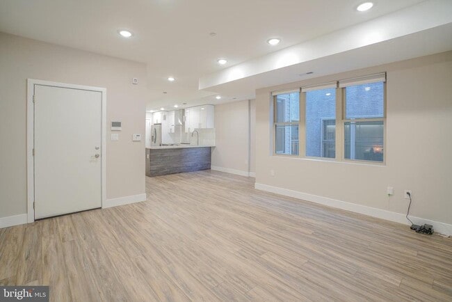 Building Photo - 2222 Frankford Ave Unit 3