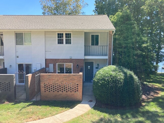 Photo - WATERFRONT Two Bed Townhouse in Denver With BOAT SLIP!!