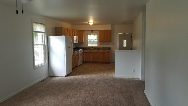 Photo - 348 Sutherland Ave