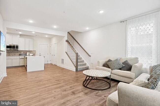 Building Photo - 55 Silverway Dr Rental