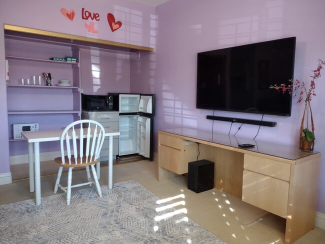 7932 Lakepoint Cir Unit Suite
