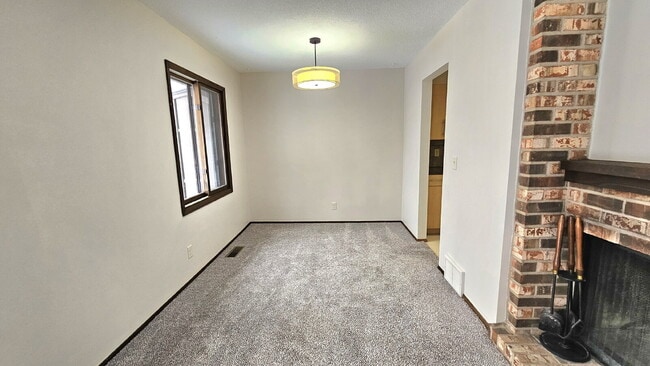 Photo - "Charming 3-Bed Townhouse with 2 Full Baths and Spacious 1,492 Sq Ft in Maple Grove!"