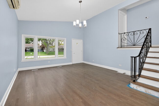 Photo - 15 W 56th St