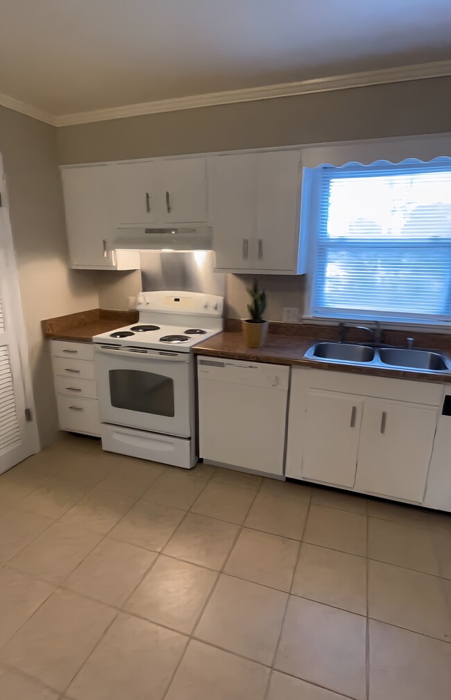 Building Photo - 223 Ridge Ln Unit B Rental