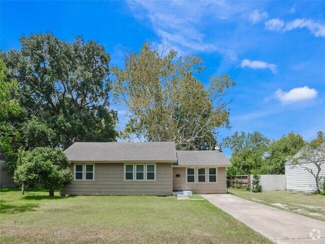 Building Photo - 1116 2nd St Rental