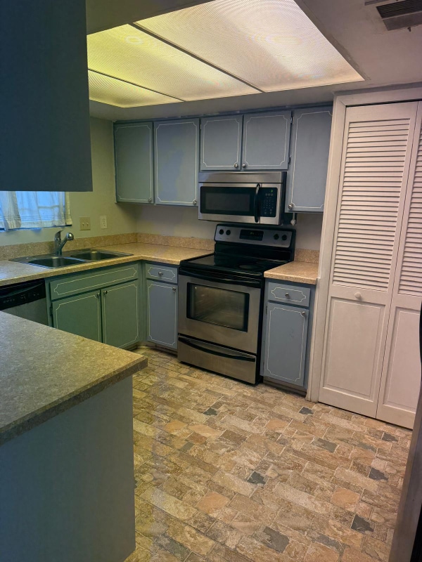 Photo - 8150 Sutton Pl E