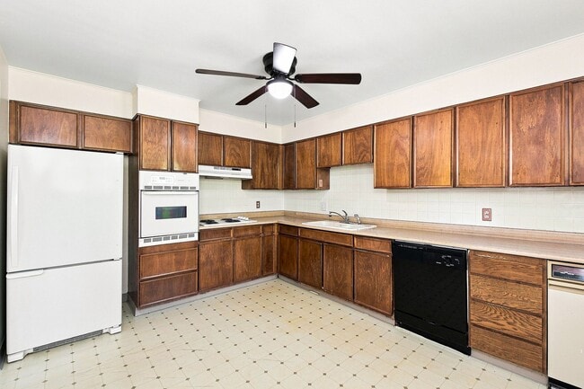 Photo - 8451 E Briarwood Blvd