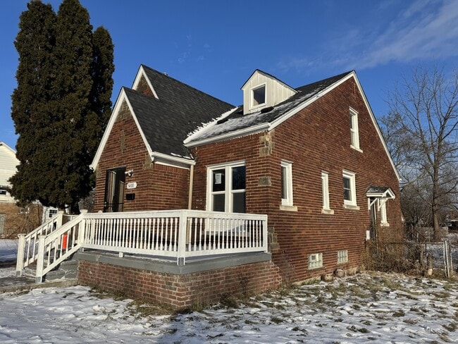 Building Photo - 9400 Lakepointe St
