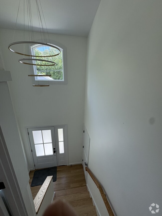 Building Photo - 136 Nokomis Rd Unit #A Rental