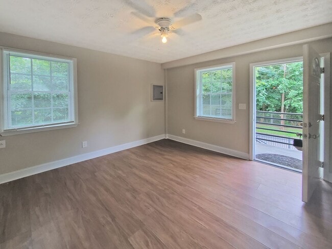 Photo - COMING SOON: One bedroom 1 bath apartment - Housing Vouchers accepted Unidad 101 Sunset #7 [Luis]