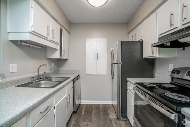 2BR, 2BA - 1,082SF - Kitchen