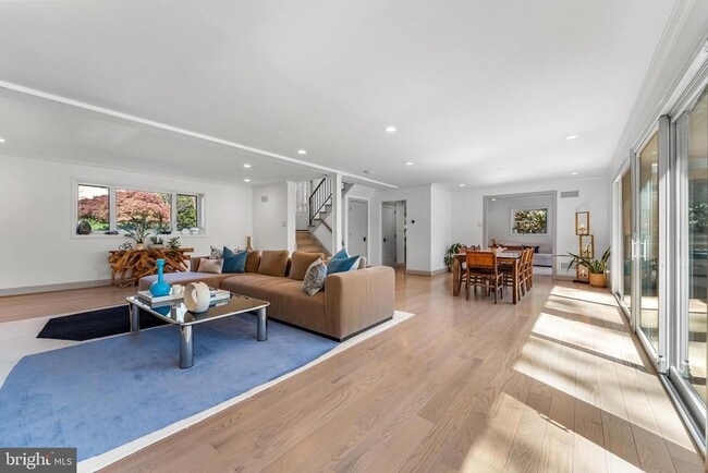 Photo - 2820 Ellicott St NW