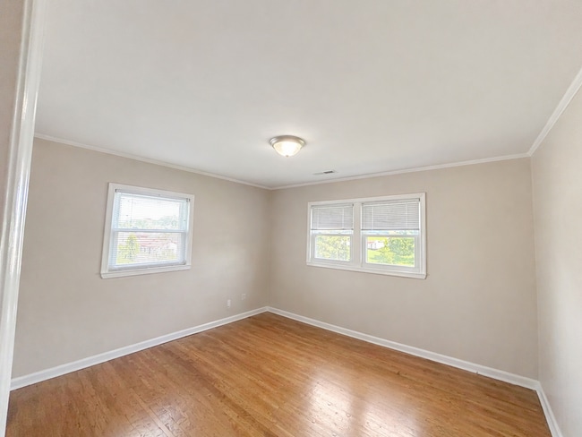 Photo - 705 Depot St NE Unidad 2