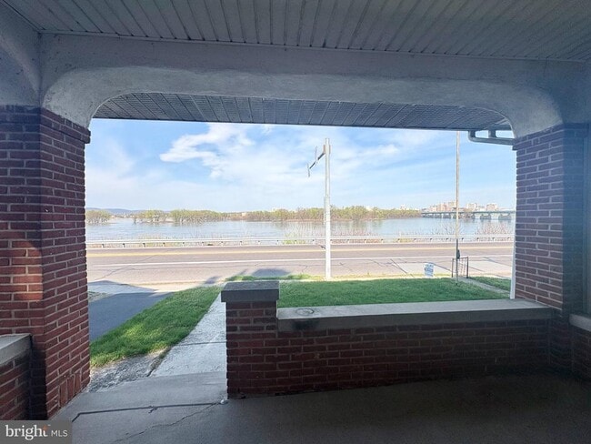 Photo - 616 N Front St