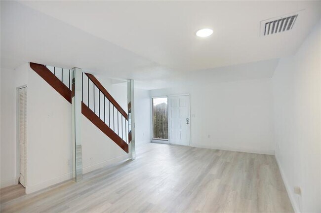 Photo - 8841 NE 4th Avenue Rd