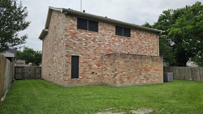 Duncaster Drive, Missouri City, TX 77459 - 3 BR 2.5 BA single-family home
