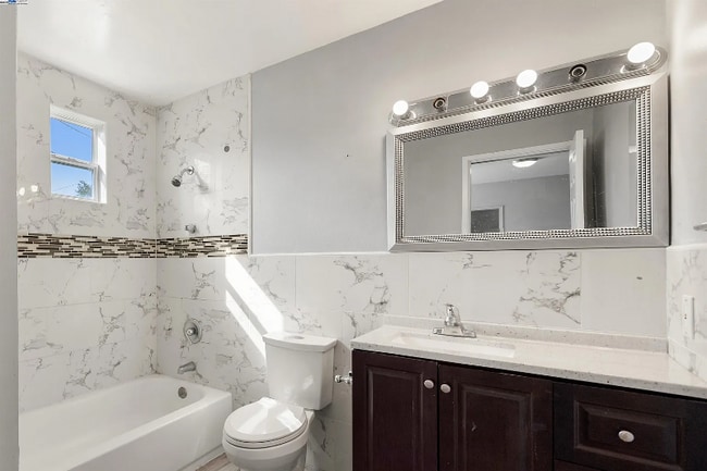 Photo - 6780 75th St