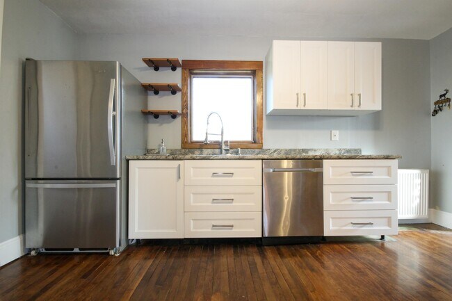 Photo - 411 Columbus Ave N