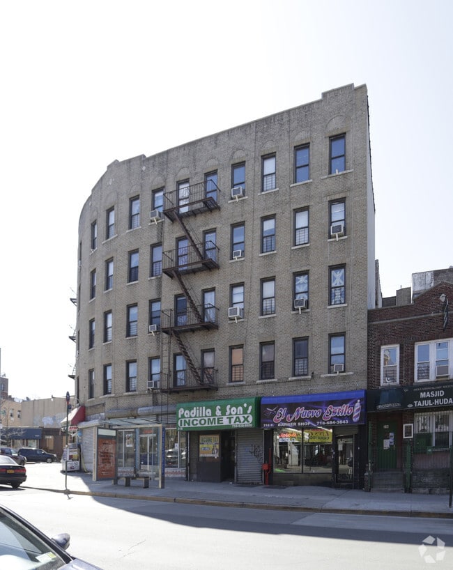 Photo - 1365 Findlay Ave