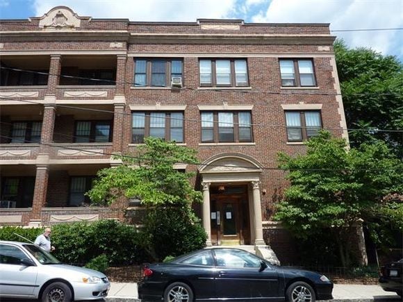 Building Photo - 153 Strathmore Rd Unit 14
