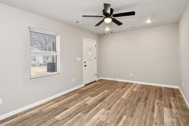 Photo - Springfield 4 Bed Rental | Fully Remodeled | Corner Lot