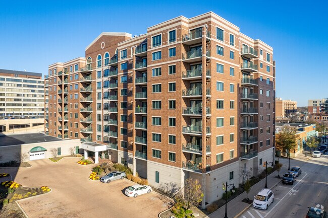 Photo - Library Courte Condominiums