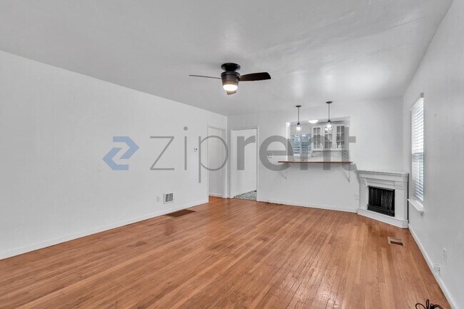 Photo - Unit 3400
