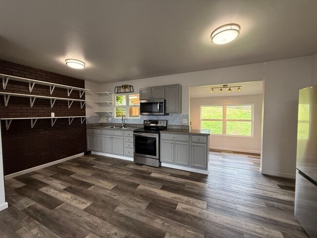 Photo - Unfurnished 2 bed/1 bath Kula Cottage with fully fenced yard