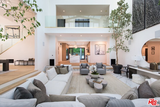 Photo - 1378 N Doheny Dr