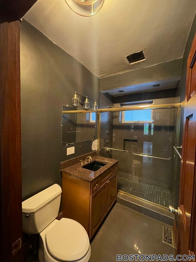 9 Strathmore Rd Unit 2