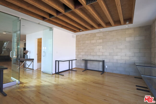 6615 Melrose Ave Unidad 1
