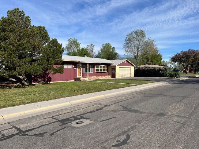 Photo - 3 Bed 2 Bath House with Attached 2 Car Garage & Trailer Parking