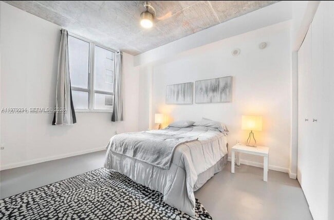 Photo - 234 NE 3rd St Unidad 608