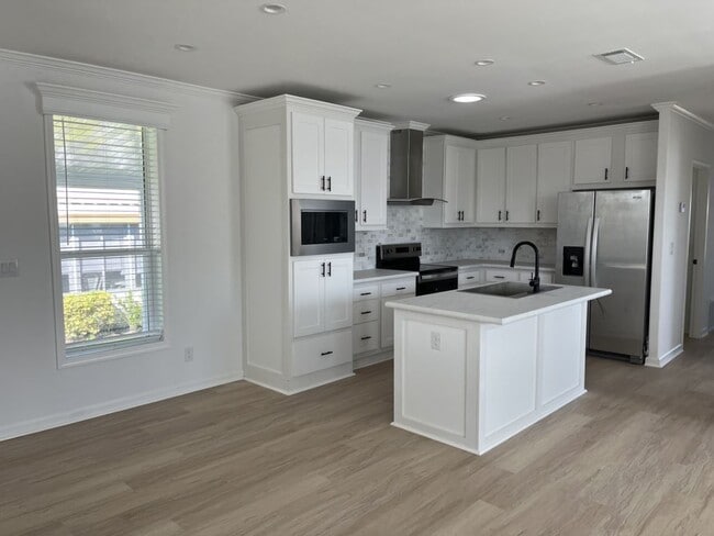 Photo - 7815 Lakeshore Dr