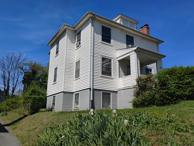 Photo - 701 Orchard St