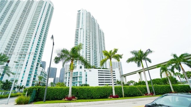 90 SW 3rd St Unit 4406