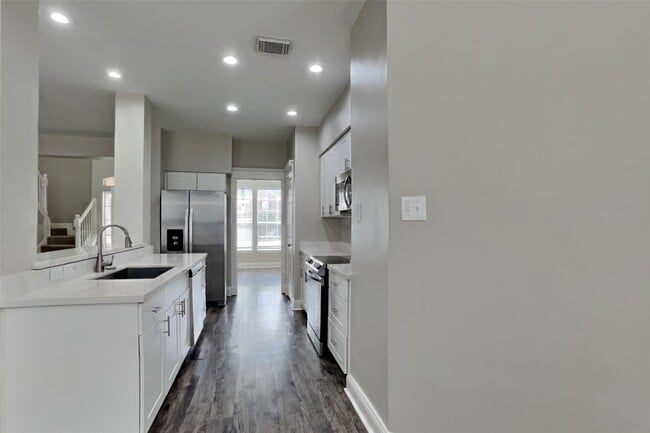 Photo - 6611 Emerald Ash Ct