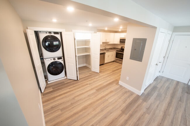 Kitchen & Laundry