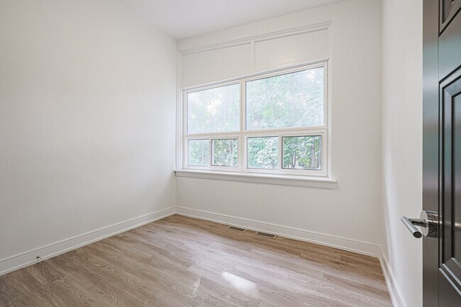 Photo - 2029-2055 Victoria Park Ave