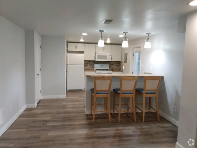 Building Photo - 1522 N Hill Field Rd Rental