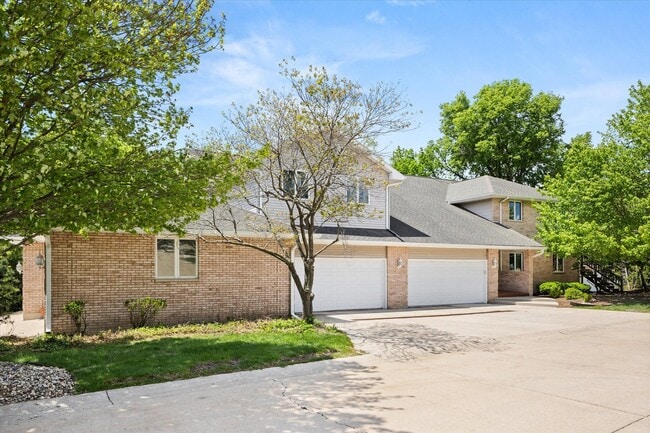 Building Photo - 2427 Reynolds Manor Dr