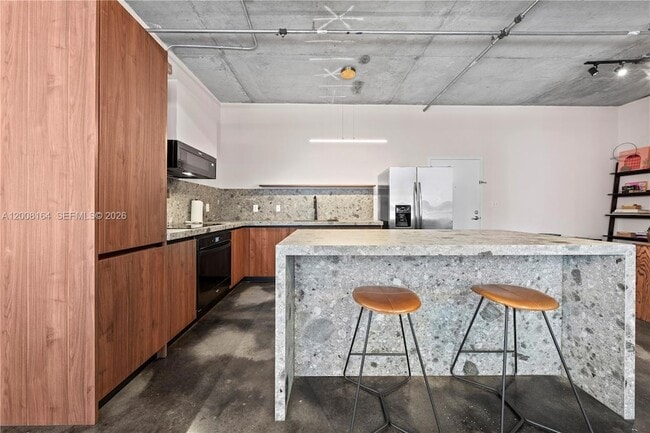 Building Photo - 444 NE 30th St Unit 602