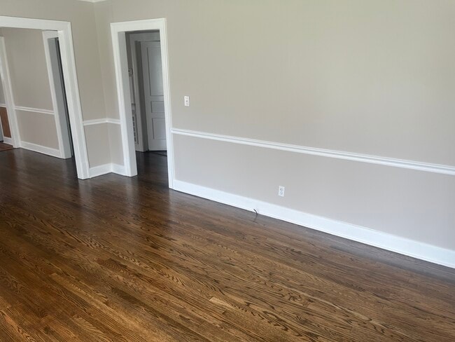 Living room - 1402 N Tennessee Blvd