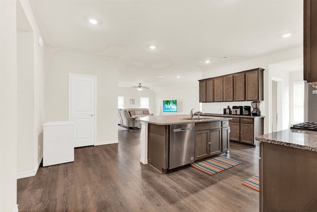 Photo - 720 Willow View Way