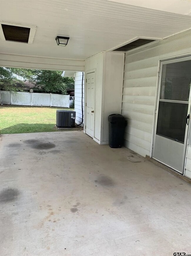 Photo - 279 E Ayers St
