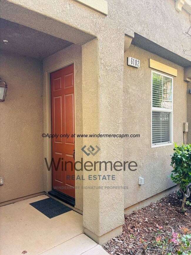 Photo - Stylish & Spacious 2 bedroom-/1 bath Condo in Astoria at Gateway Oaks!