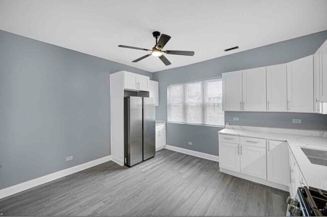 Photo - 1111 W 62nd St Unidad 2