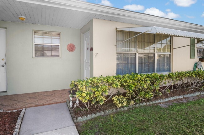 Photo - 911 Savannas Point Dr Unidad Apt B