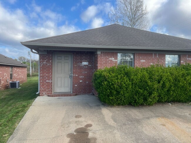 Building Photo - 2 Bed 2 Bath Duplex Unit 419