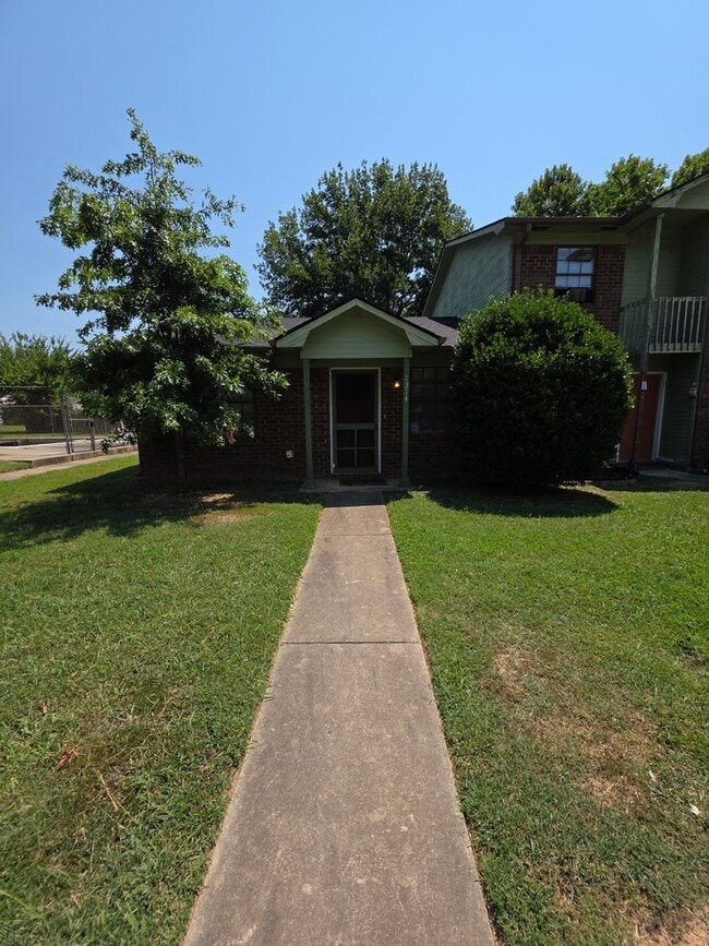 Building Photo - 1314 N Nashville Ave